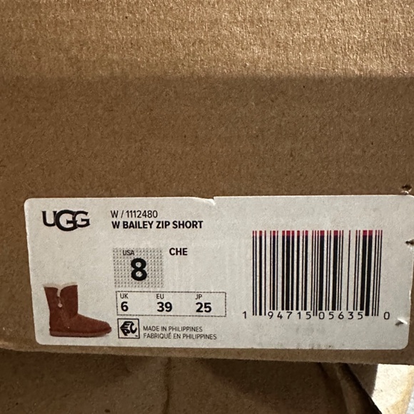 Uggg Bailey zip up boots - Picture 8 of 8